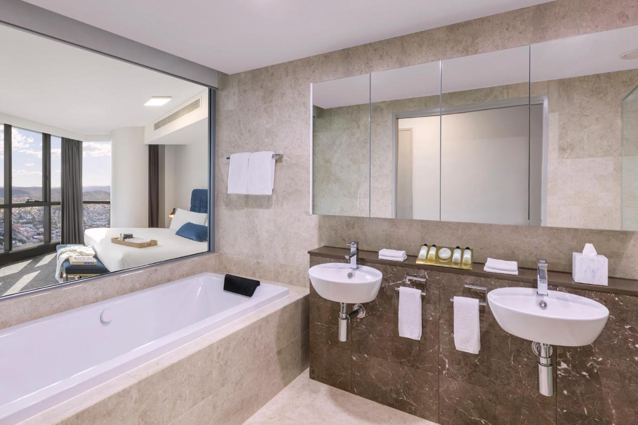 Meriton Herschel Street, 5*