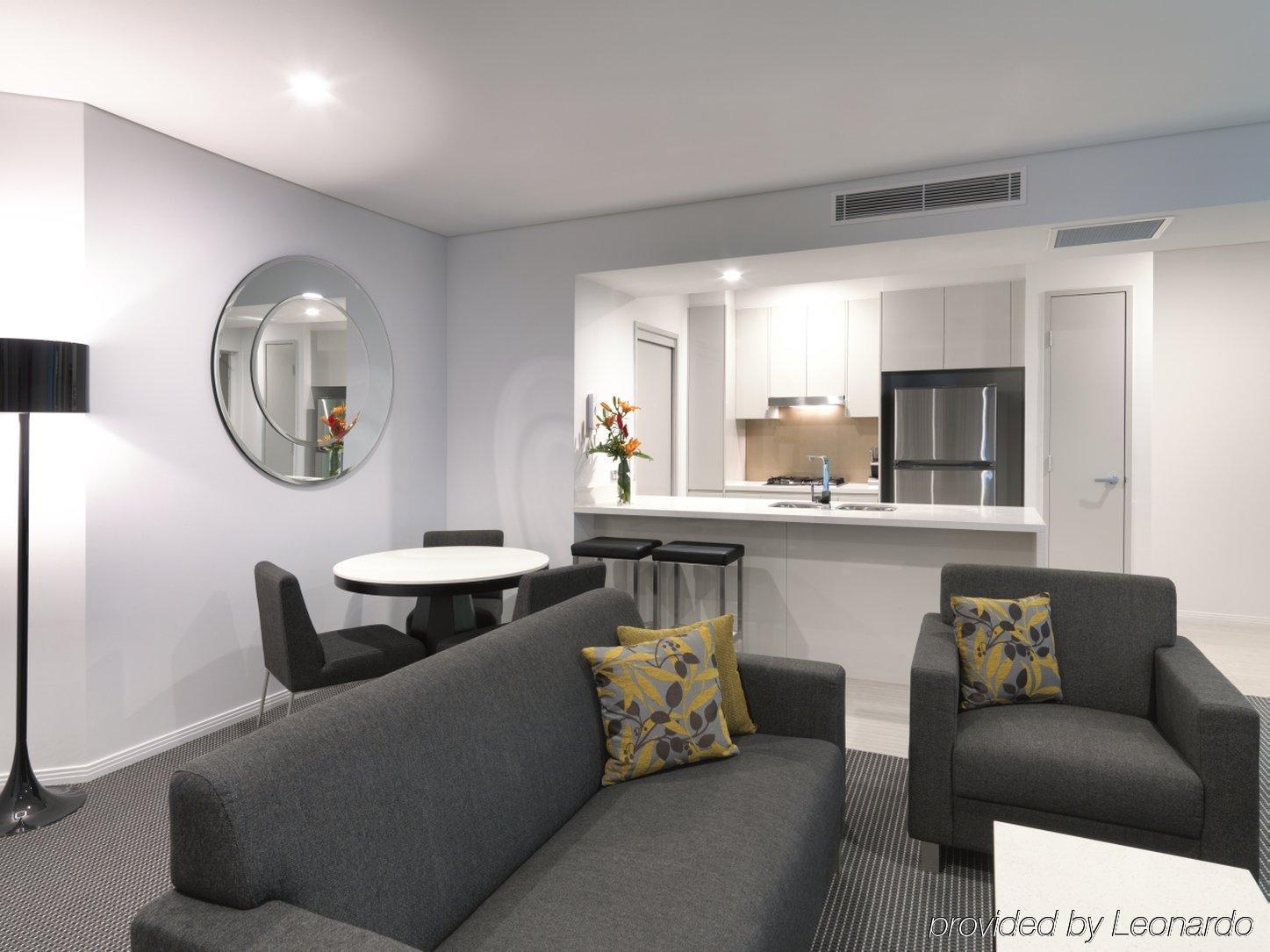 Meriton Herschel Street, 5*